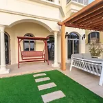 The S Holiday Homes - Stunning 5 Bedrooms Villa At The Palm Jumeirah With Private Beach And Pool