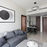 Luxury Apartment With Burj Khalifa View