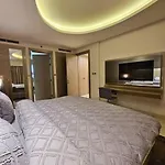 Luxury Apt Paramount Tower 2Br Apt D582