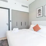 Arte - Chic 1 Bedroom Stylish Living!