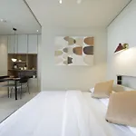 Modern & Business Travel Ready Studio At Upside Living