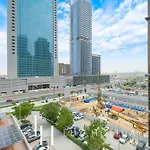 Lux The Jlt Gold Crest Studio