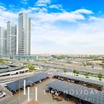 Lux The Jlt Gold Crest Studio