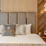 Globalstay Creek Rise Tower Elegant Apartments