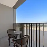 Stylish 1 Bedroom High Floor In Creek Edge