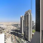 Stylish 1 Bedroom High Floor In Creek Edge