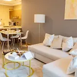 Chic Dubai Marina Stay