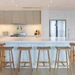 Chic 2 Bed In Dubai Marina, Hosted By Desert City Stays