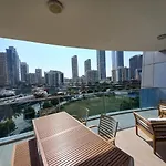 Chic 2 Bed In Dubai Marina, Hosted By Desert City Stays