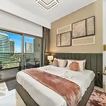 Chic 2Br Near Dubai Mall & Burj L Canal & City View I 5 Pax