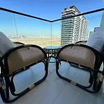 Sleek 1 Bedroom Apartment Urban Escape In Jvc