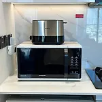 Sleek 1 Bedroom Apartment Urban Escape In Jvc