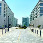 Luxury Waterfront 1Br - Dubai Lagoon Escape