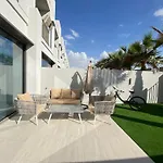 New Family Villa With Ps5, Garden And Playroom