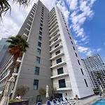 Elegant Studio With Pool & Gym Near Burj Khalifa & Racecourse Views