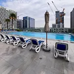 Elegant Studio With Pool & Gym Near Burj Khalifa & Racecourse Views