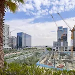 Elegant Studio With Pool & Gym Near Burj Khalifa & Racecourse Views