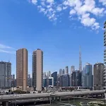 Elegant Studio With Pool & Gym Near Burj Khalifa & Racecourse Views