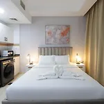Luxury High-Rise Stay The Court Tower Dubai