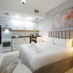 Luxury High-Rise Stay The Court Tower Dubai