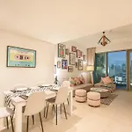 Bnbeyond\'S Artistic Luxe Retreat With Burj Views