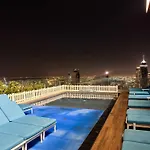Luxury 2 Bedroom With Burj Khalifa View & Spectacular Rooftop Infinity Pool