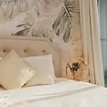 Sophisticated Studio In The Heart Of Dubai, Walk From Burj