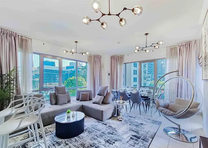 Chic Park Condo At Dubai Mall With Pool, Gym, Squash Courts, Games Room & Mini Theatre!