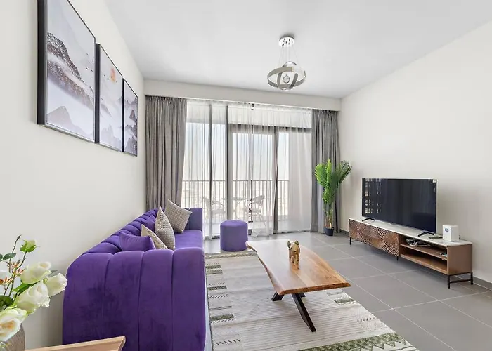 Stylish 1 Bedroom High Floor In Creek Edge