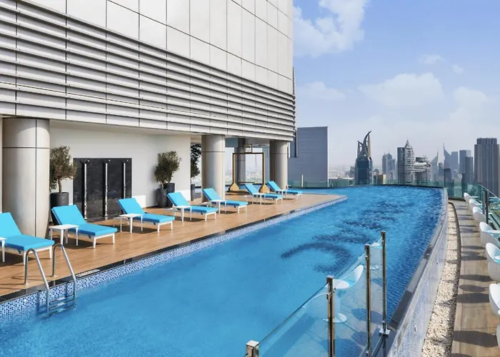 Luxury Dubai High Rise, Skyline Views