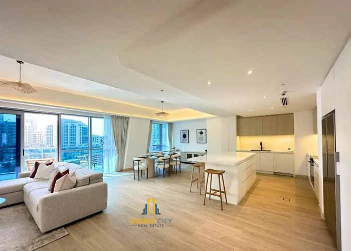 Chic 2 Bed In Dubai Marina, Hosted By Desert City Stays