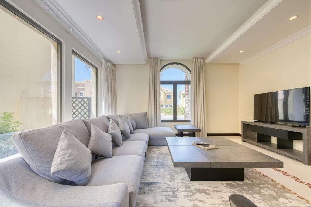 Sol Living - Chic 5br Garden W/pool & Beach In Palm Jumeirah *