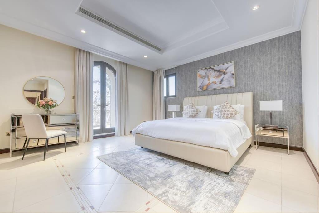 Sol Living - Chic 5br Garden W/pool & Beach In Palm Jumeirah