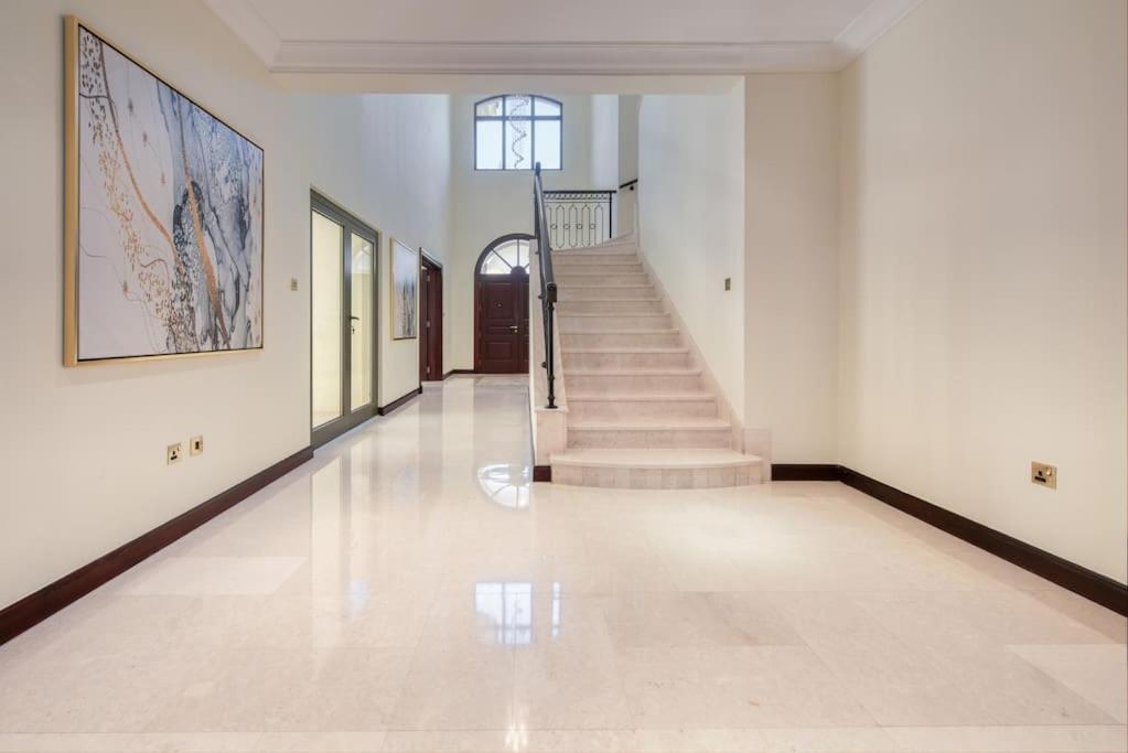 Sol Living - Chic 5br Garden W/pool & Beach In Palm Jumeirah Villa Dubai