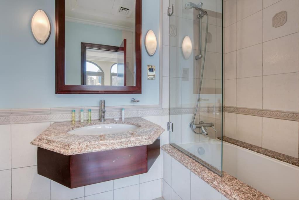 Sol Living - Chic 5br Garden W/pool & Beach In Palm Jumeirah Villa Dubai