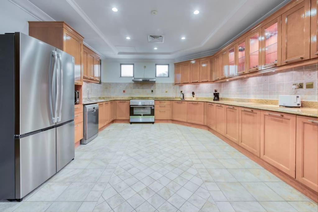 Sol Living - Chic 5br Garden W/pool & Beach In Palm Jumeirah Villa Dubai