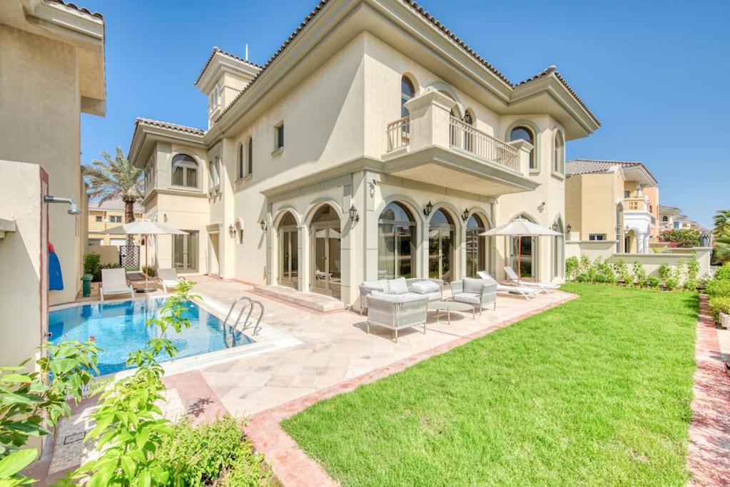Sol Living - Chic 5br Garden W/pool & Beach In Palm Jumeirah *