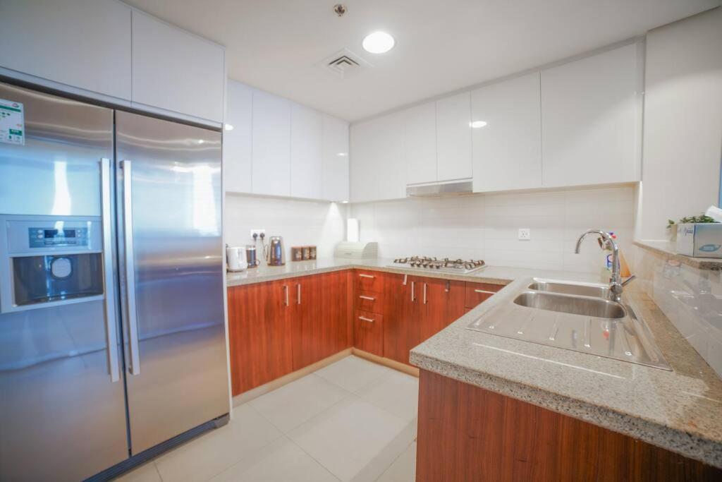 Stylish 2br In Downtown With Sea And Views Apartment Dubai