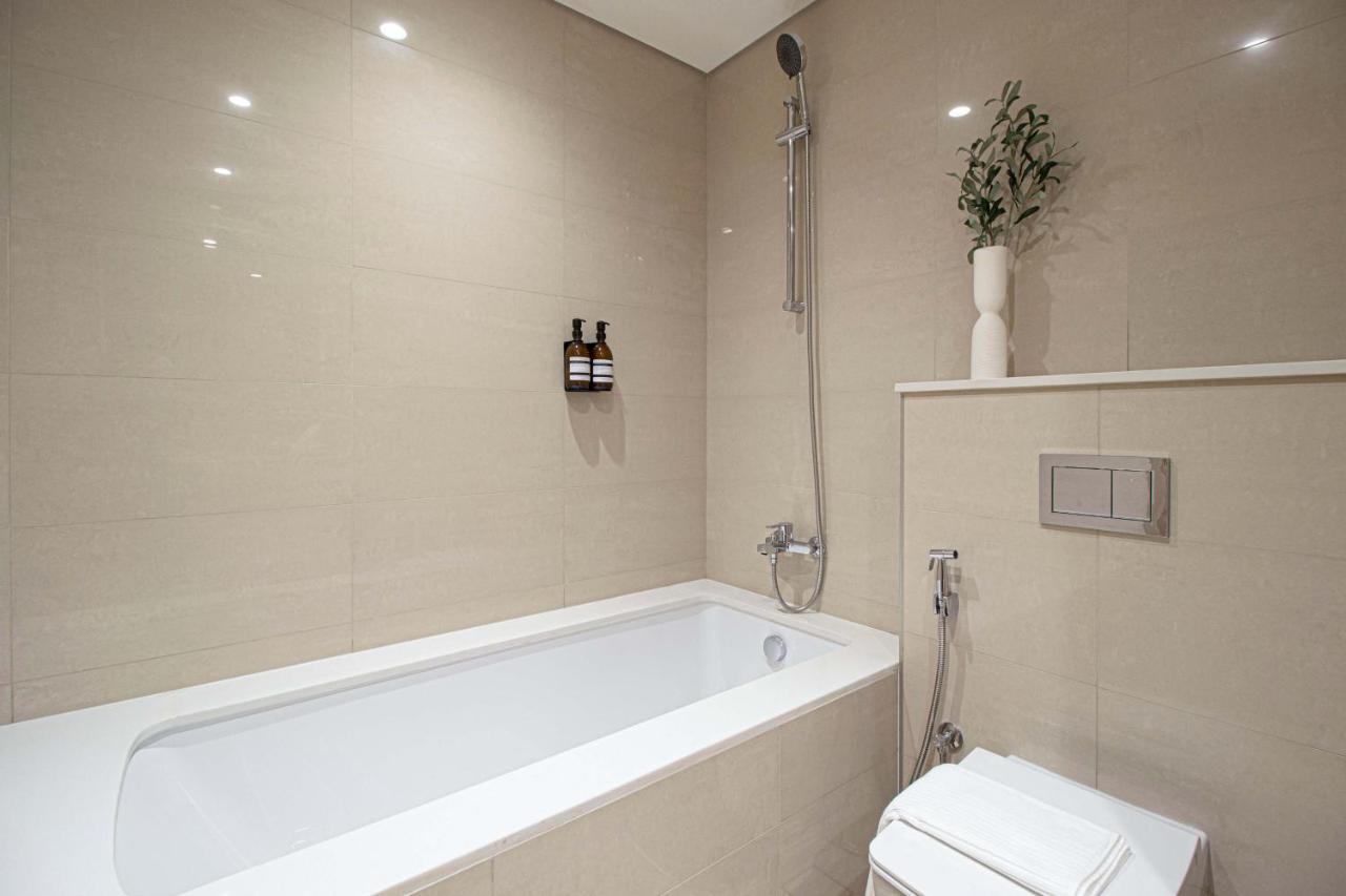 Apartment Havenue At Burj Royale - Full Burj Khalifa View - 2 Bed - Pool - Gym *