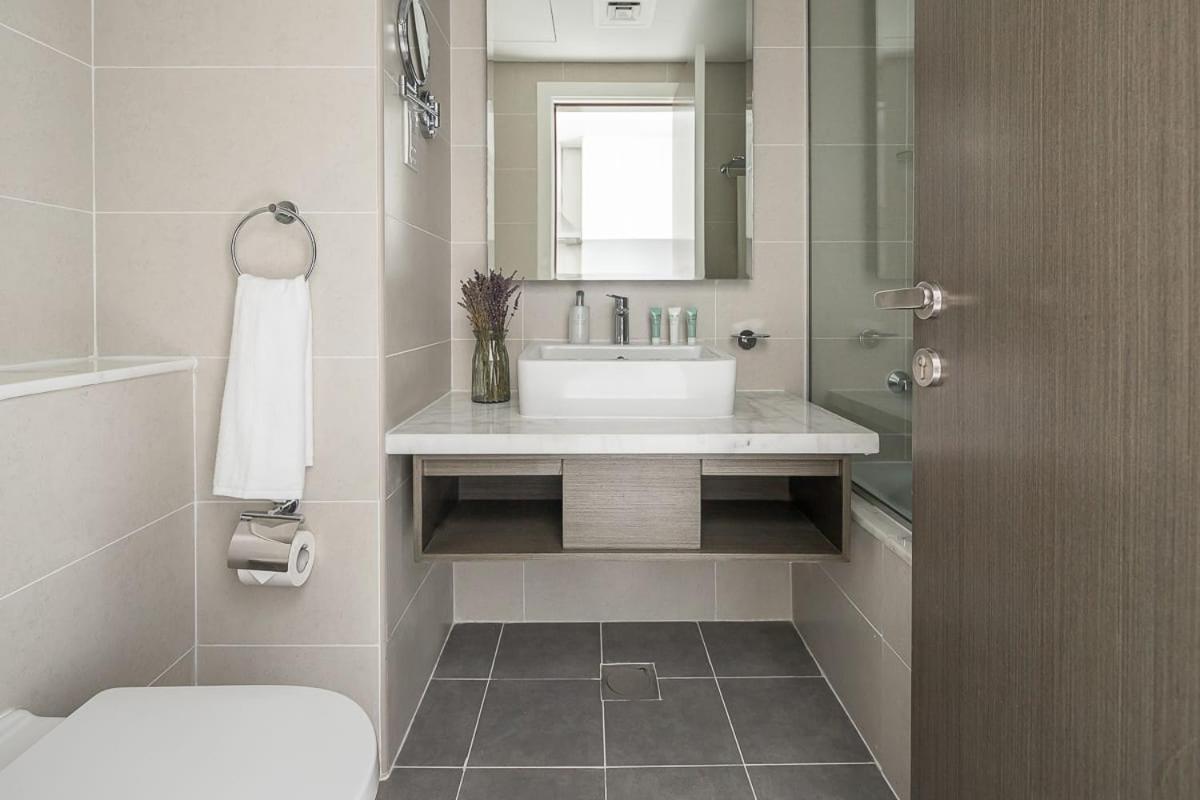 Frank Porter - Damac Maison Prive A Apartment Dubai