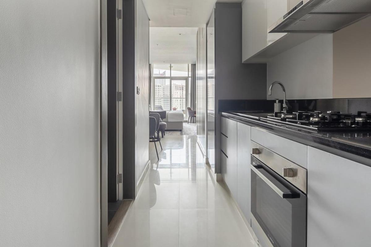 Frank Porter - Damac Maison Prive A Apartment Dubai