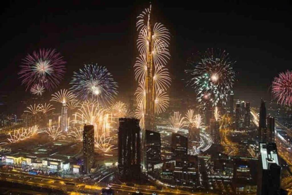Apartment Chic Park At Mall With Pool, Gym, Squash Courts, Games & Mini Theatre! Dubai
