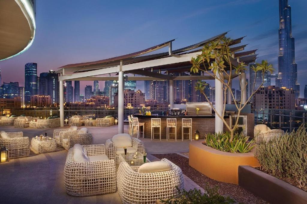 Apartment Chic Park At Mall With Pool, Gym, Squash Courts, Games & Mini Theatre! Dubai