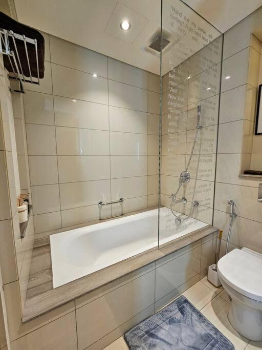 Apartment Luxury Paramount Tower 2br D582