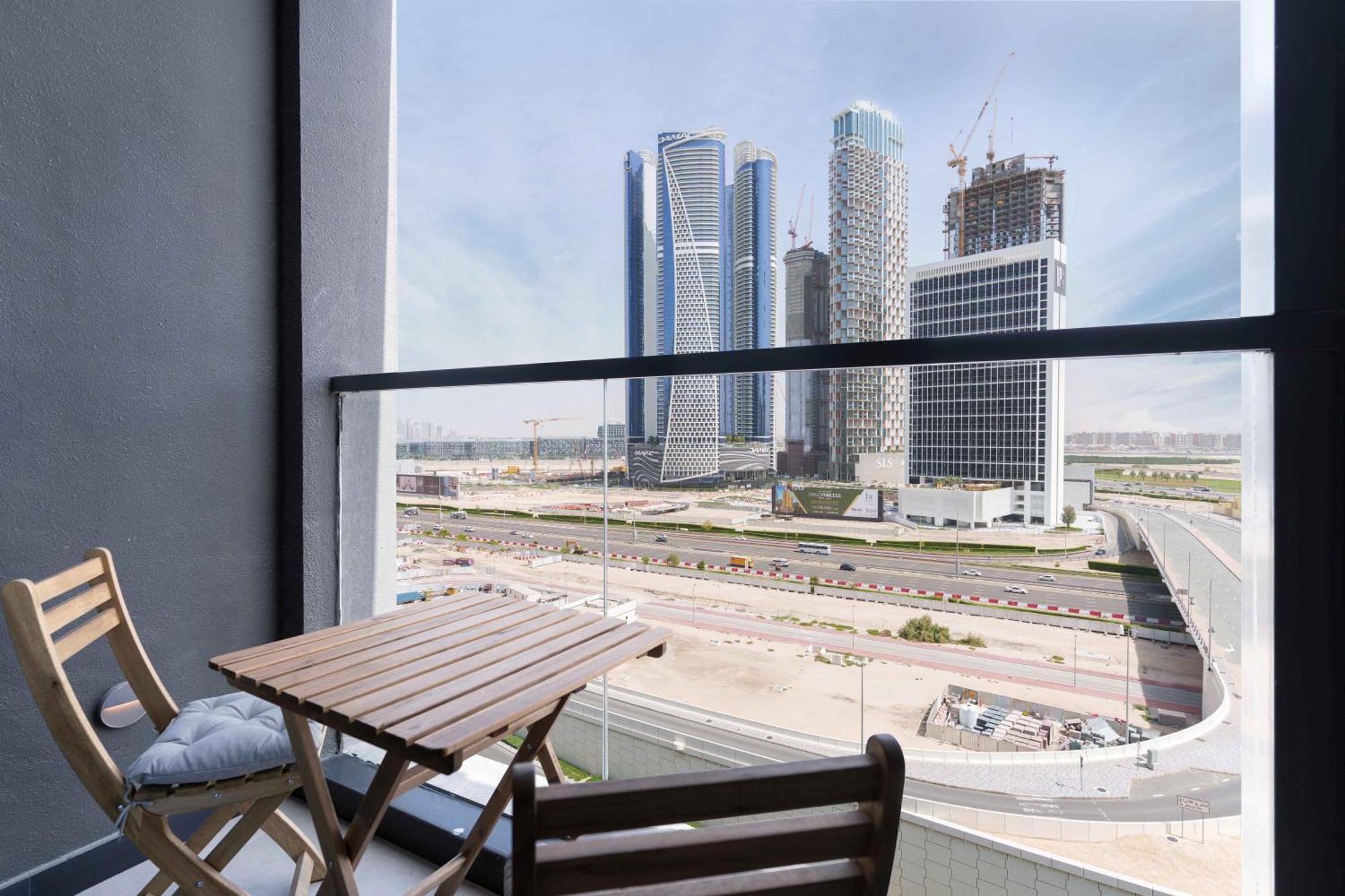Apartment Arte - Chic 1 Bedroom Stylish Living! Dubai
