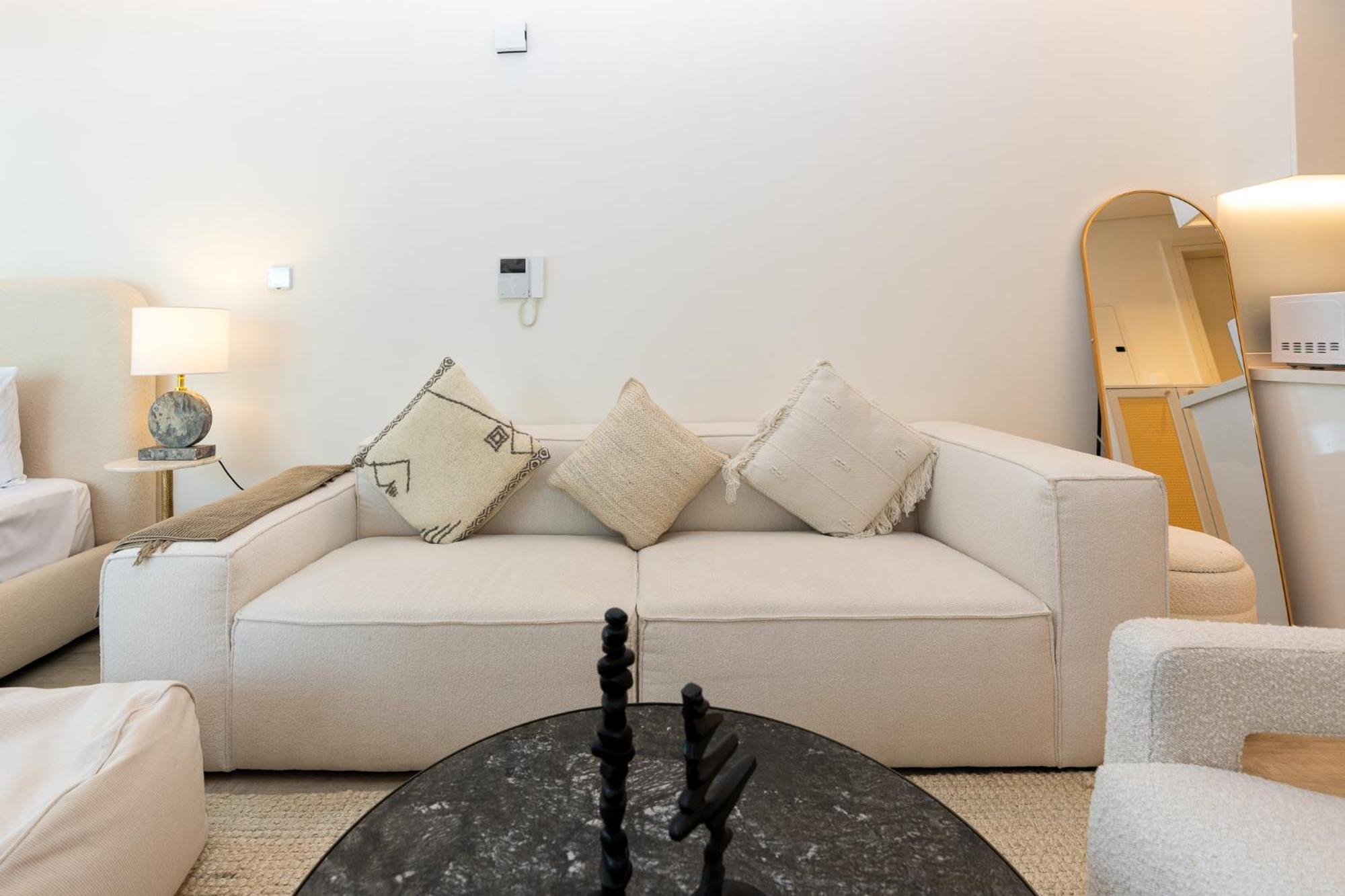 Citihome - Living As Its Near Burj Khalifa Dubai