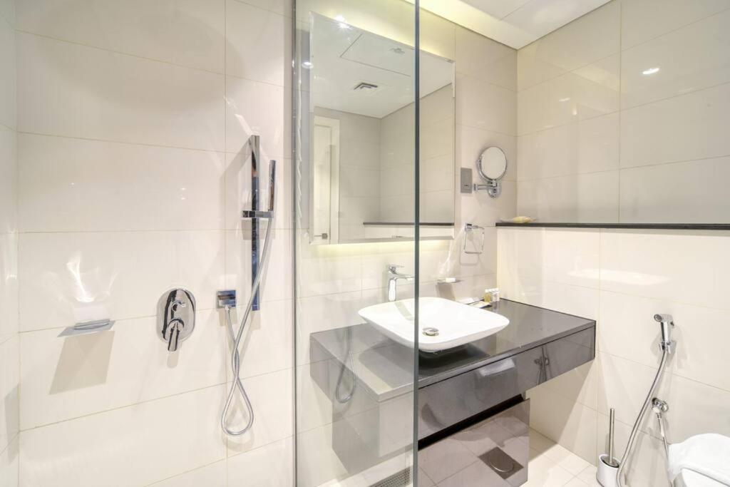 Dazzling In Business Bay L View Apartment