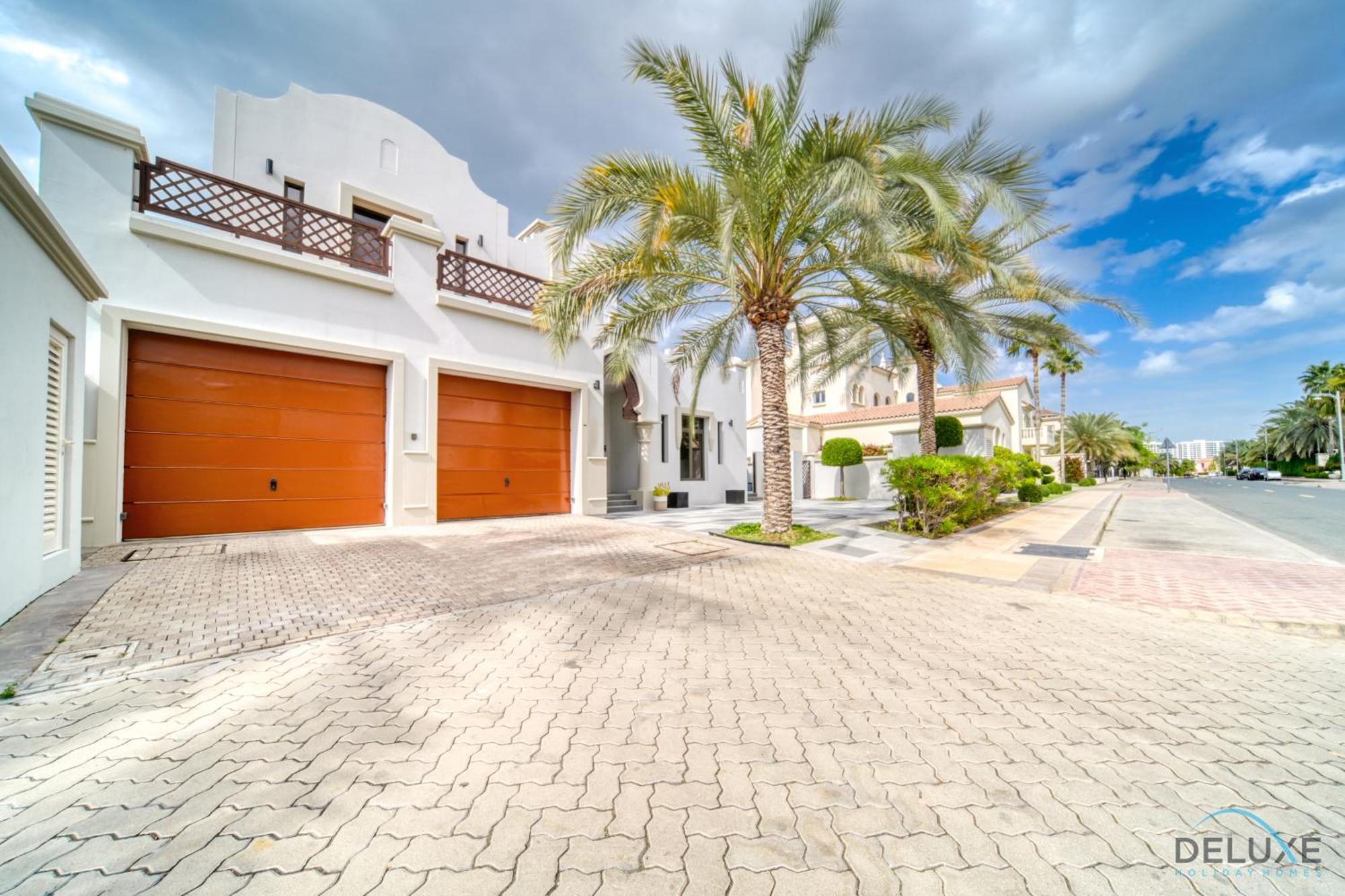 Seaside 5br With Assistant's And Access On Palm Jumeirah By Deluxe Homes Apartment Dubai
