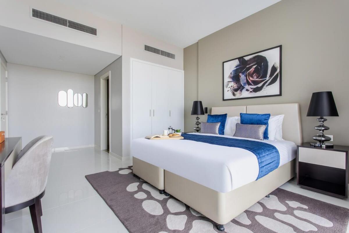 Frank Porter - Artesia Tower D * Dubai