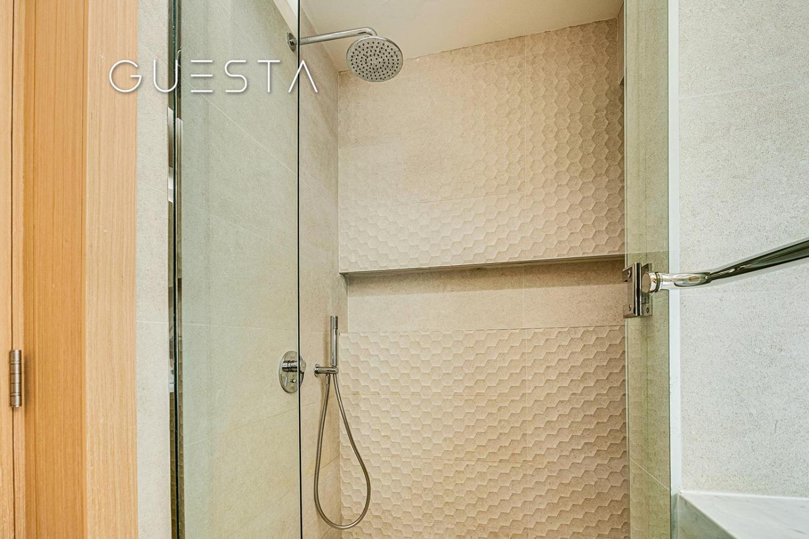 Apartment Royal Amwaj Apartments, Palm Jumeirah, Free And Pool Access *